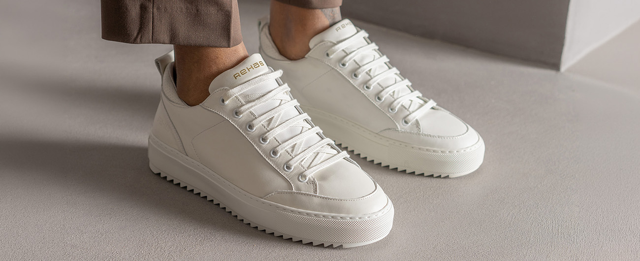 Witte sneakers
